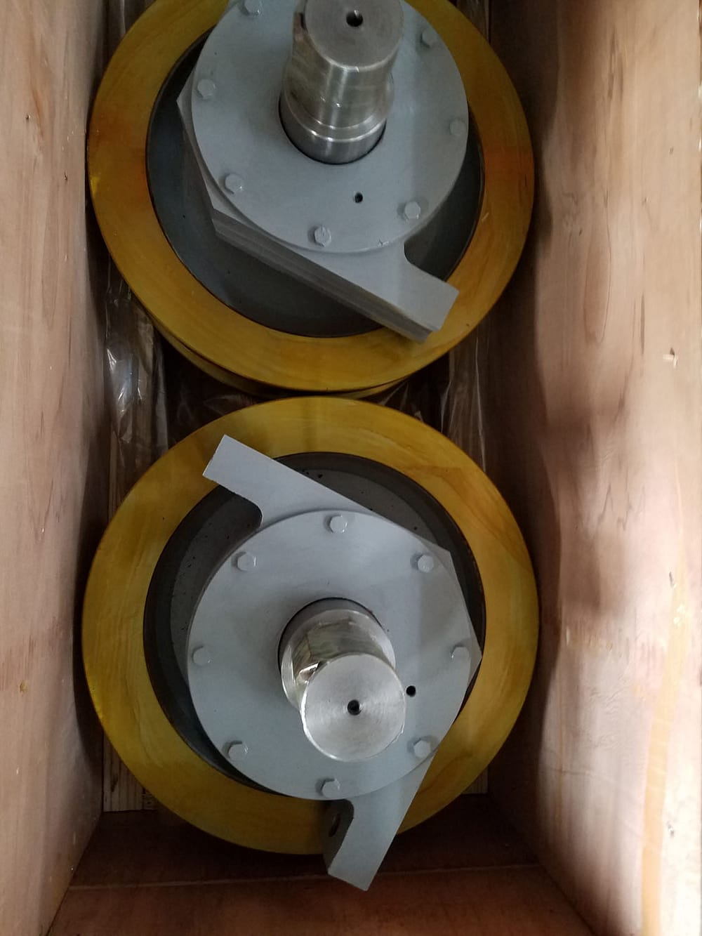 Forged drive and auxiliary steel wheels to India 1